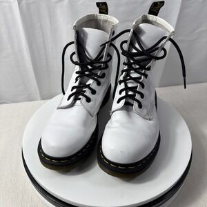 Dr Martins Soft White Lace Up Boots Sz 9